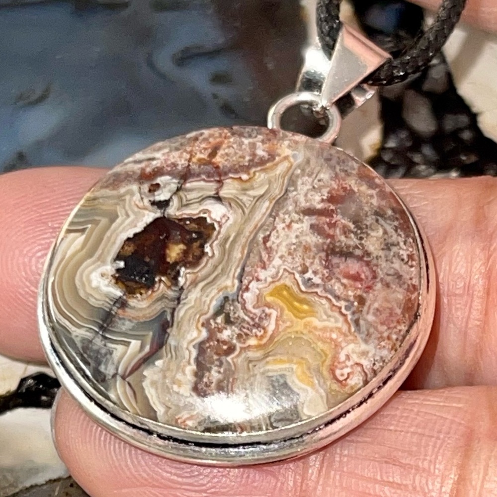 Small Mexican Crazy Lace Agate Pendant 1 1/2” - Picture 10 of 14
